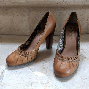Seychelles Pleated Tan Leather Heels